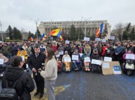 Protest în Piața Victoriei